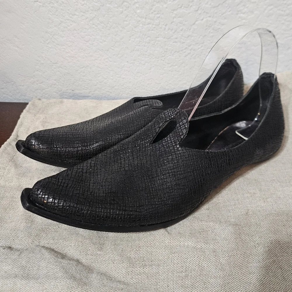 CYDWOQ Pointed Black Leather Flats